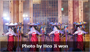 Photo by Heo Ji won